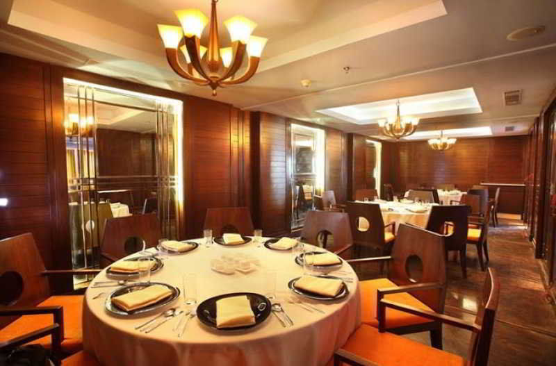Radisson Blu Kochi Hotel Restaurant photo