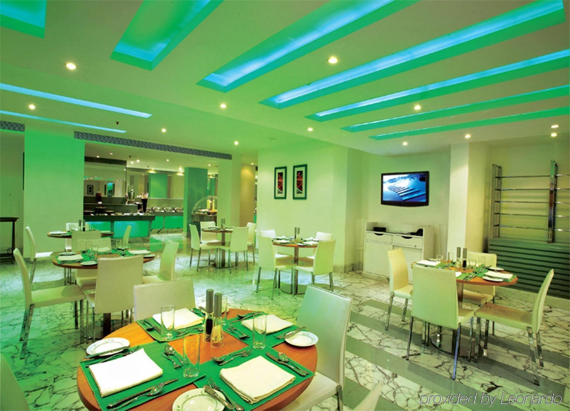 Radisson Blu Kochi Hotel Restaurant photo